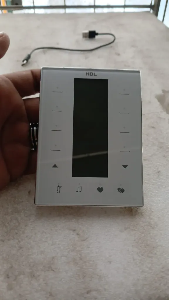 Modern Series DLP Touch Panel US, (White)(Buspro)